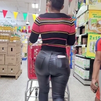 Latina milf booty