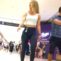 Fit milf in leggings