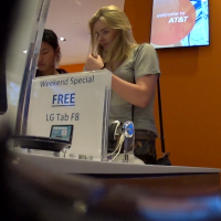 Jiggly blonde ass at the mall