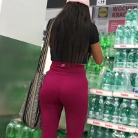 Tourist in red leggings