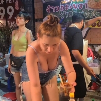Candid Asian street vendor with big tits showing some hot cleavage InShot_20230610_083801388.mp4-2023-06-19-15h59m13s233.jpg