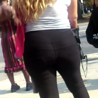 Big booty mix in leggings