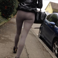 Skinny grey leggings booty