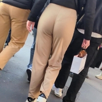 Beautiful candid girl in tight beige pants with vtl and a nice booty the_beiiige.mp4-2023-06-23-14h32m19s032.jpg