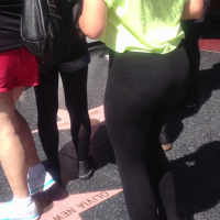 Hollywood ass in leggings