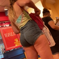 Candid sexy girl with a hungry juicy ass eating her tight denim shorts IMG_6512.MOV-2023-06-27-08h52m39s847.jpg