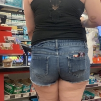 Dump of a bunch of sexy candid girls with nice asses in shorts 65494095.jpg
