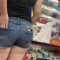 Dump of a bunch of sexy candid girls with nice asses in shorts 65494101.jpg
