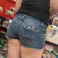 Dump of a bunch of sexy candid girls with nice asses in shorts 65494097.jpg