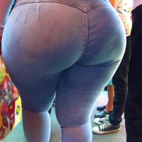 Candid Latina girl with an insanely large ass stuffed into tight jeans hearty meat.mp4-2023-06-29-14h43m21s680.jpg