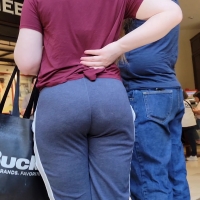Candid nerdy blonde girl with a big booty in tight joggers butterbubble.mp4-2023-07-01-08h07m51s407.jpg