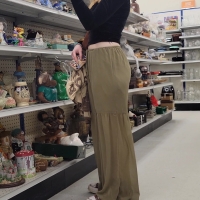 Pretty candid blonde girl with a nice ass in loose green pants loosegrnQT.mp4-2023-07-01-10h05m32s904.jpg