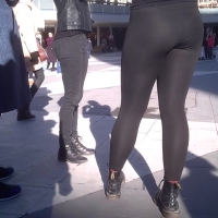 Nice thick booty in tight leggings
