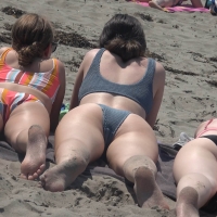 Sexy candid beach girls in bikinis 1273511413_21651962.mp4_snapshot_02_33_620.jpg.4cfd621dabaf54bf272f327c6da34035.jpg