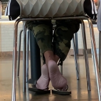Candid ebony girl in flip flops showing her feet while sitting 2387_77.mp4-2024-07-06-14h29m25s633.jpg