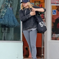 Chloe Moretz in LA with a fat camel toe in tight grey leggings Chloe Moretz camel toe in leggings