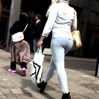 Candid girls in jeans and pants jegga.mp4-2021-06-07-11h32m43s712.jpg