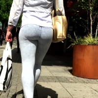 Candid girls in jeans and pants jegga.mp4-2021-06-07-11h32m45s955.jpg