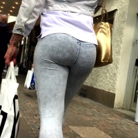 Candid girls in jeans and pants jegga.mp4-2021-06-07-11h32m58s729.jpg