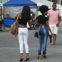 Sexy candid ebony babes in tight jeans and pants 143765913@N04_44605767700_Salvador, Bahia (1).jpg