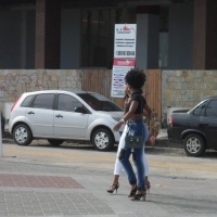Sexy candid ebony babes in tight jeans and pants 143765913@N04_44605767950_Salvador, Bahia (4).jpg