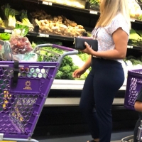 Candid girls in jeans and pants tumblr_cd4bf7bdb8d57459c68c0ab784e06ad8_fd95338f_400.jpg