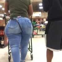 Sexy candid ebony babes in tight jeans and pants tumblr_81aceb442bd4a3a5469b739b6b2f6e87_222e9362_1280.jpg