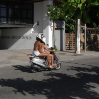 Candid girls in shorts 143765913@N04_30260183731_Bahia (10).jpg