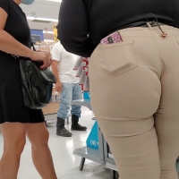 Sexy candid ebony babes in tight jeans and pants tumblr_c604b8ddc30f511b1ada70db59c42911_bdd11a1b_2048.jpg