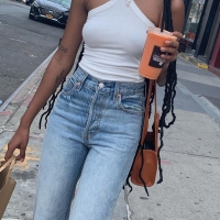 Candid sexy ebony babes' tits banksnohilary_4___CBmTfmaJxAi___.jpg