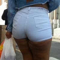 Candid thick chick in white shorts with a neck breaking booty 18 minutes of neckbreaking ass.mp4-2022-07-07-14h02m43s794.jpg