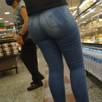 Quick candid clip of a sexy booty in tight jeans bundona jeans .mp4-2024-07-07-08h33m22s788.jpg