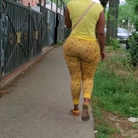 Big booty candid ebony girl recorded walking down the street in yellow leggings 1593791112349.mp4-2022-07-09-11h51m56s157.jpg