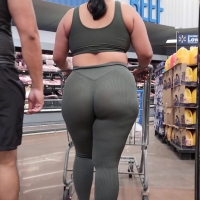 Chubby candid Latina with a fat booty and vtl in leggings shopping Chubby Girl Wedgie VTL.mp4-2022-07-10-08h26m37s334.jpg