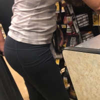 Grocery store babe in line in tight leggings Grocery babe in leggings