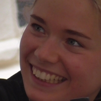 girl face with music.mp4-2022-07-13-16h46m40s811.jpg