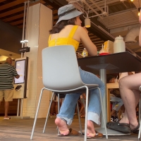 Cute candid girl in a hat with her bare feet exposed 4051.mp4-2024-07-13-08h38m11s205.jpg