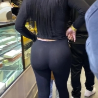 Candid sexy Latina with a phat bubble but in black leggings 2020-11-22 19.52.10.mov-2024-07-14-14h24m00s924.jpg