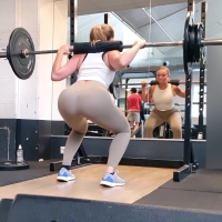 Hot ass blonde chick working out in leggings with a sexy ass clenching as she squats (4k) Loop.Grey Pants Gym Goddess.mp4-2022-07-15-06h47m57s264.jpg