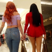 Candid blonde girl showing cheeks at the mall and another brunette with her sexy friends Icyg59 4K-1.m4v-2023-07-15-11h20m51s520.jpg
