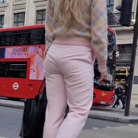 Candid blonde babe in pink sweats with a nice booty and vpl Pink vpl 4k.mp4-2024-07-15-16h17m36s626.jpg