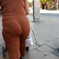 Candid thick redbone ebony milf with vtl in tight leggings FITEBONYMILF.mp4-2022-07-17-13h17m14s605.jpg