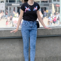 98482383@N03_48118043503_Cutie in Tight Jeans 1.jpg