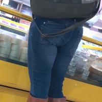 Multiple hot candid babes in tight jeans and pants 2297921@N20_46628653271_Blonde Girl in Tight Jeans.jpg