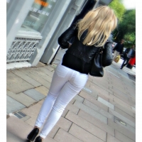 Multiple hot candid babes in tight jeans and pants candidsexystreet_7849359588_Sweet Cheeks¡.jpg