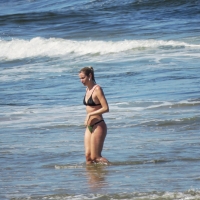Sexy candid girls at the beach in bikinis and swimsuits 2297921@N20_49287006453_La belleza del mar.jpg