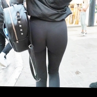 Awesome booty in leggings