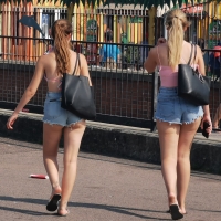 Collection of candid sexy girls in public in shorts 1626891129188.jpg