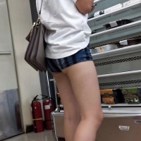 Candid sexy Asian girls out in shorts 41587093.jpg