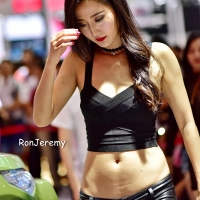 Candid sexy Asian girls out in shorts 3078144@N24_37467189116_2017 Auto Shenzhen.jpg